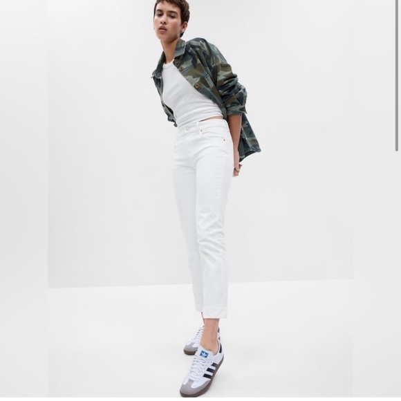 AS IS NWT! GAP Optic White Mid Rise Girlfriend Jeans with Washwell - 6P/28P🩵 - Picture 1 of 7